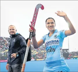  ?? GETTY IMAGES ?? India coach Sjoerd Marijne (left) and captain Rani Rampal wave to the crowd after drawing with USA in London on Sunday. Rani scored India’s only goal in the 31st minute.