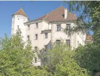  ?? FOTO: ALLGÄU GMBH ?? Im Jahrhunder­te alten Hohen Schloss über dem Ort Bad Grönenbach wurde der Kluftinger-Krimi „Grimmbart“gedreht.