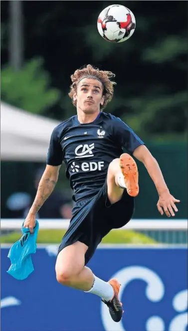  ??  ?? CON FRANCIA. Griezmann está con Francia antes de marcharse de vacaciones.