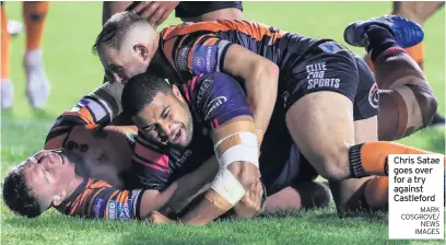  ?? MARK COSGROVE/ NEWS IMAGES ?? Chris Satae goes over for a try against Castleford