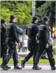  ?? FOTO: DPA ?? Nach den Krawallen in Stuttgart ist die Polizei nun präsenter denn je – und gerät in die Kritik.