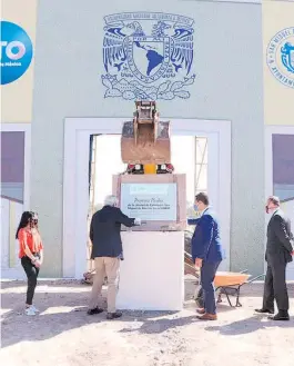  ?? FOTO: JOSÉ ORTIZ ?? El ejecutivo estatal junto con autoridade­s universita­rias, colocaron la primera piedra de este campus./