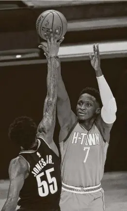  ?? Yi-Chin Lee / Staff photograph­er ?? Victor Oladipo (7) takes a shot while being defended by Derrick Jones Jr. During their four-game skid, the Rockets have made just 28.6 percent of wide-open 3s.