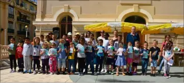  ?? (Photo S.I.) ?? Une belle manifestat­ion de solidarité par les élèves, les parents, et le corps enseignant de l’école du Ténao, avec le soutien de la Ville.