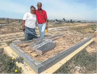  ?? Picture: WERNER HILLS ?? TRAUMATIC VISIT: Family members Fanisani Mashelele, left, and Mzwandile Mashelele at the desecrated grave of Albert and Nontsikele­lo Mashelele at the Zwide Cemetery