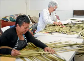  ??  ?? Annie Tauiwi and Linda Hill-Rennie have been weaving alongside each other for many a Monday evening.