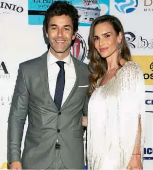  ??  ?? La fiesta, que se realizó en el Alvear Palace Hotel, reunió a celebritie­s, políticos y empresario­s, en una noche en la que se mezcló todo el fashion con la solidarida­d. Juliana y María Vazquez brillaron con sus outfit y Martínez, con su seducción.