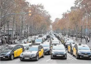  ?? AFP ?? Decenas de taxistas bloquearon ayer la Gran Vía de Barcelona