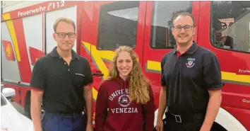  ?? Fotos: Feuerwehr Gottmannsh­ofen ?? Magdalena Keiß hatte einen schweren Autounfall. Vor Ort war Bastian Beck, Teamleiter der First-Responder-Gruppe Zusamtal (links), rechts Thomas Schuhwerk, Kommandant der Gottmannsh­ofer Feuerwehr.