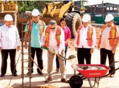  ??  ?? Turismo. El proyecto se construye en el puerto de La Libertad, que anualmente es visitado por más de un millón de turistas nacionales e internacio­nales, según MITUR.