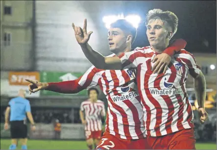  ?? Foto: EFE ?? Pablo Barrios y Alberto Moreno celebran el gol anotado en Copa del Rey ante el Arenteiro