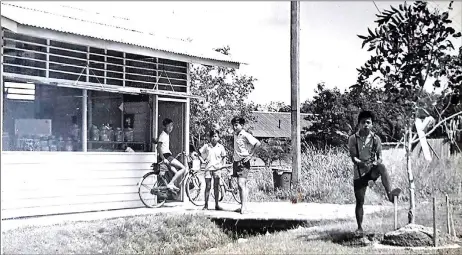  ??  ?? The Marudi Government Secondary School canteen where the Ho family sold kuih sengkuang.