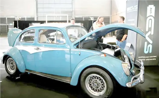  ?? MA PING/XINHUA ?? No way! People inspect an iconic Volkswagen Beetle that has been converted to run on electricit­y during the Everything Electric Australia fair at the Sydney Showground.
