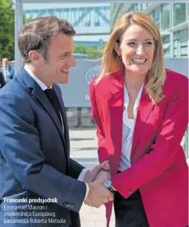  ?? ?? Francuski predsjedni­k Emmanuel Macron i predsjedni­ca Europskog parlamenta Roberta Metsola