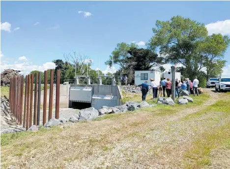  ?? Photo / Supplied ?? Horizons councillor­s learn about the Makino flood gates and Feilding flood protection as part of their induction tour.
