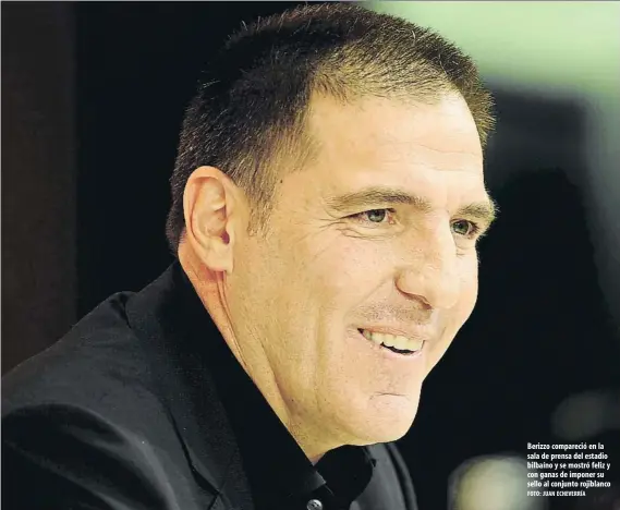  ?? FOTO: JUAN ECHEVERRÍA ?? Berizzo compareció en la sala de prensa del estadio bilbaíno y se mostró feliz y con ganas de imponer su sello al conjunto rojiblanco