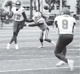  ?? Courtesy of Keiser University ?? Florida Memorial University sophomore quarterbac­k Antoine Williams (12) completed 16-of-27 passes for 76 yards with no intercepti­ons in a season-opening 62-0 loss to Keiser.