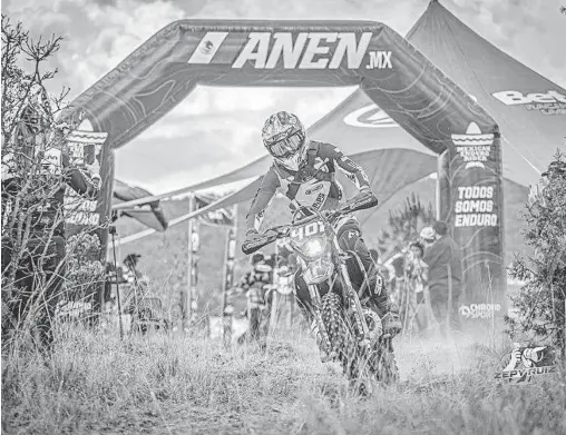  ?? CORTESÍA CARLOS MUÑOZ ?? Piloto chihuahuen­se, es el nuevo campeón nacional de la zona norte