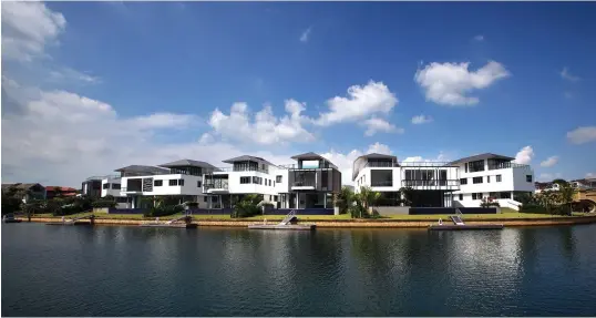  ?? SAMUEL ISAAC CHUA/THE EDGE SINGAPORE ?? The latest bungalow transactio­n recorded at Sentosa Cove was for a bungalow on a 6,555 sq ft site on Pearl Island which was sold for $13.66 million ($2,084 psf), based on a caveat lodged last December