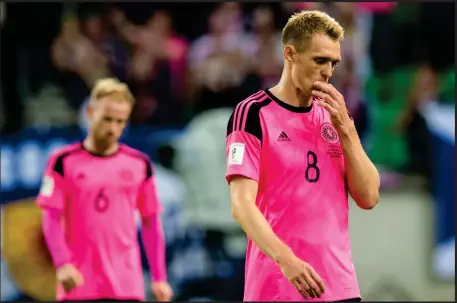  ??  ?? Scott McTominany, right, has sought out advice from the former Scotland captain Darren Fletcher, who also played for Manchester United, above