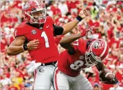  ?? BOB ANDRES / BANDRES@AJC.COM ?? Georgia quarterbac­k Justin Fields (1) and wide receiver Tyler Simmons celebrate a TD in the Bulldogs’ win over Middle Tennessee State.