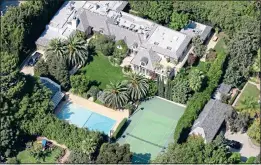  ??  ?? DELIVERY: Beyoncé and Jay Z are stocking their mansion with medical kit