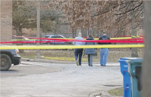  ?? ANTHONY VAZQUEZ/SUN-TIMES ?? Police investigat­e the scene where four people were shot at Pottawatom­ie Park on Sunday.