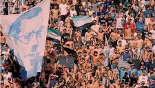  ?? REUTERS ?? Un’immagine dei tifosi azzurri sulle tribune del San Paolo