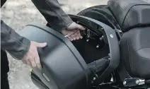  ?? DAVID BOOTH / DRIVING ?? The Sport Glide’s saddlebags come off easily.