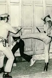  ??  ?? Above: Police uses force to quell a riot at Phlapphla Chai police station on July 3, 1974. The photo, taken by Sayant Pornnantha­rat, won an award from the Reporters Associatio­n of Thailand.