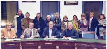  ??  ?? Elle s’est déroulée en mairie d’Arpajon sur Cère en présence des représenta­nts de la commune, du CCAS, du Centre Social et Culturel et de l’ARSEPT Auvergne.