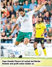 ??  ?? Papa Claudio Pizarro ist zurück bei Werder Bremen und greift schon wieder an.