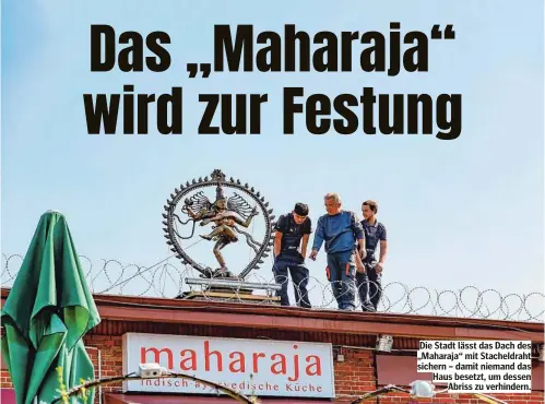  ??  ?? Die Stadt lässt das Dach des „Maharaja“mit Stacheldra­ht sichern – damit niemand das Haus besetzt, um dessen Abriss zu verhindern.