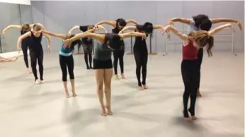  ?? NATASHA POON WOO ?? Canadian Contempora­ry Dance Theatre members rehearse The Winged for the Jose Limon Internatio­nal Dance Festival in New York. The 14 dancers range in age from 11 to 18.