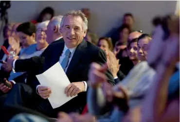  ??  ?? En ciblant pendant quinze jours François Bayrou, Nicolas Sarkozy a voulu entraîner vers lui un électorat de droite exaspéré par celui qui a voté François Hollande en 2012.