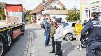  ?? FOTO: MARK HILDEBRAND­T ?? Ergebnis der Verkehrssc­hau in Hiltenswei­ler: Erst einmal sollen Geschwindi­gkeiten gemessen werden.