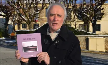  ??  ?? Daniel Gourdet raconte la vie d’autrefois dans son livre sur Vaux-le-Pénil