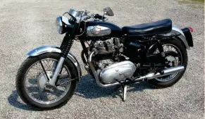  ??  ?? Original Enfield Intercepto­r 700/750, built from 196070, had a slightly more imposing presence