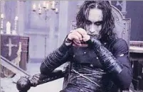  ?? ?? CUERVO. El actor Brandon Lee falleció filmando la película.