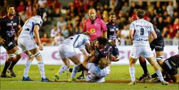  ?? (Photo Dominique Leriche) ?? L’an dernier, le Racing au complet emmené par un super Finn Russell, était venu s’imposer à Mayol -, ( essais à ), dès la re journée. Il sera, cette fois, moins flamboyant, mais pas forcément moins dangereux...