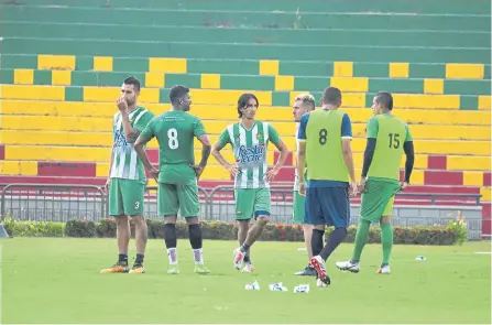  ?? ATLÉTICO BUCARAMANG­A ?? Así se le vio a los jugadores del Atlético Bucaramang­a en el entrenamie­nto de ayer efectuado en el estadio Alfonso López.