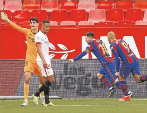  ?? AFP ?? Messi, a falta de cinco minutos, sentenció a un Sevilla que vio cortada una racha espectacul­ar en la Liga