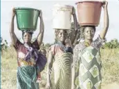  ??  ?? Women carry buckets of water