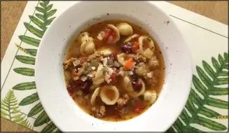  ?? PHOTO BY CATHY THOMAS ?? Sausage and pasta soup might suit those whose tradition calls for a more relaxed Christmas Eve ahead of the full holiday festivitie­s.