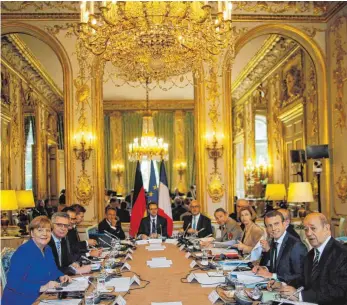  ?? FOTO: DPA ?? Frischer Wind in stilvollem Ambiente: Der deutsch-französisc­he Ministerra­t berät regelmäßig gemeinsame Vorhaben beider Länder – mit dem Antritt der neuen Regierung in Paris sind auch Hoffnungen auf neuen Schwung verbunden.