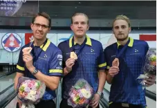  ?? Bild: SVENSKA BOWLINGFÖR­BUNDET ?? BRONS. Det svenska landslaget, Martin Larsen, Mattias Wetterberg och Jesper Svensson med sina Vm-medaljer.