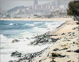  ?? LLIBERT TEIXIDÓ/ARCHIVO ?? Los temporales han engullido el 80% de las playas del Maresme