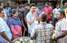 ?? N. RAJESH ?? Reaching out: Chief Minister M.K. Stalin canvassing votes at a vegetable market in Thoothukud­i on Tuesday.