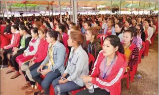  ?? FACEBOOK ?? Garment workers attend a meeting with Prime Minister Hun Sen in Phnom Penh’s Por Sen Chey district yesterday.