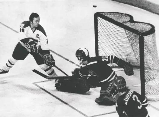  ?? GAZETTE FILE PHOTO ?? Vladislav Tretiak foils Canadiens captain Yvan Cournoyer, one of 35 saves the Red Army goalie made during the famous game played 45 years ago tonight on Dec. 31, 1975.